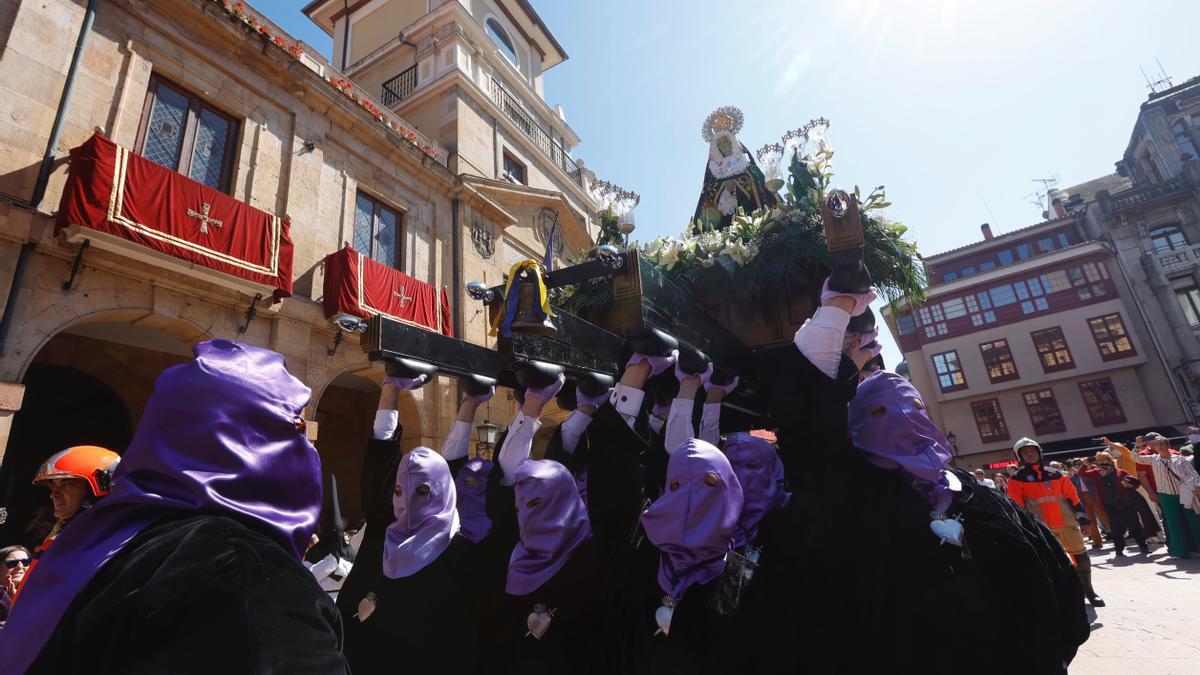 EN IMÁGENES: Así fue la procesión de la Soledad en la Semana Santa de Oviedo