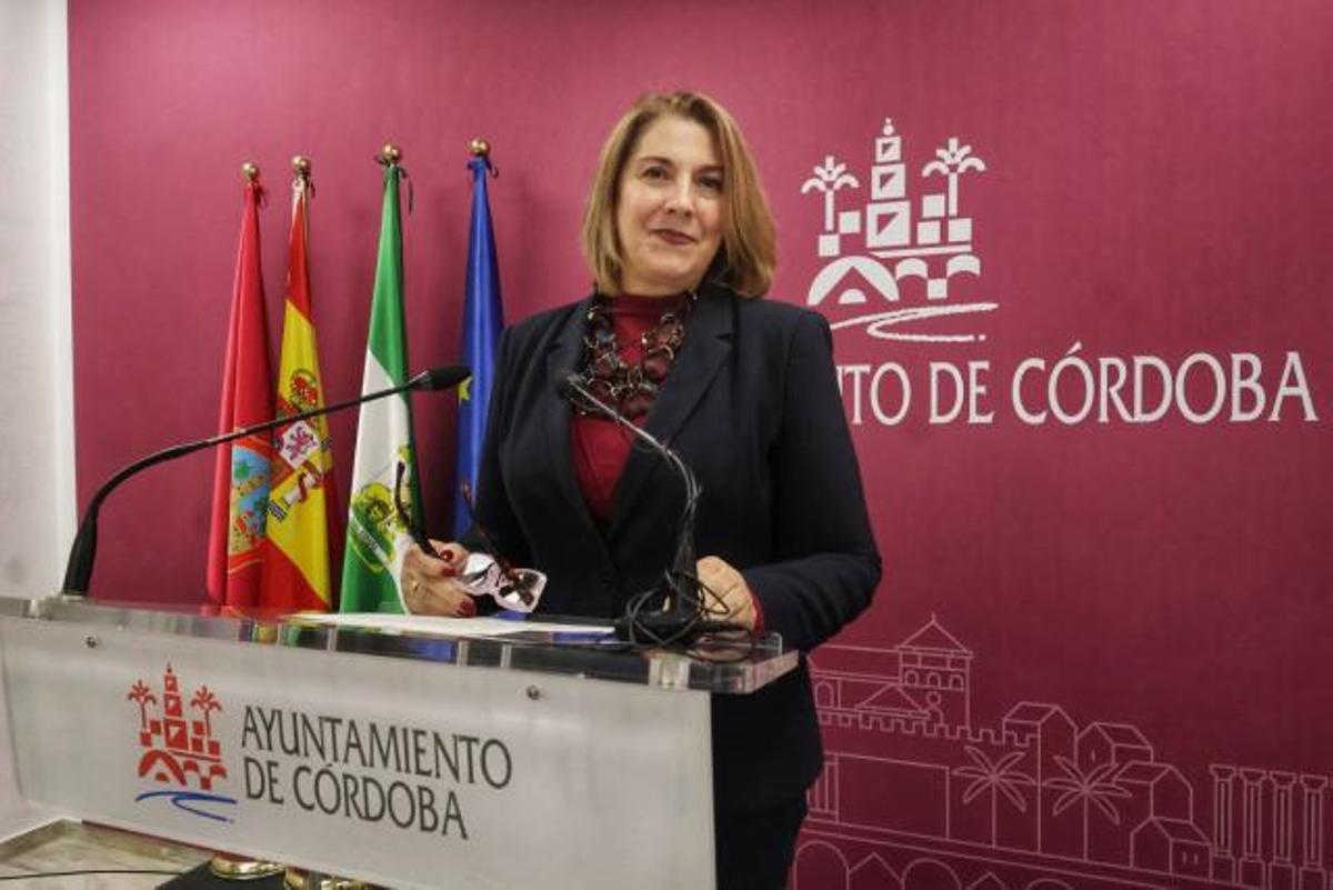 La delegada de Servicios Sociales, Eva Contador, presenta el Plan Ola de frío para este invierno.