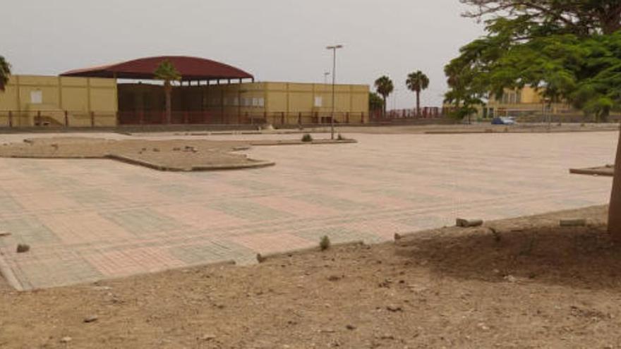 Espacio pavimentado para la futura nueva plaza pública, en El Tablero.