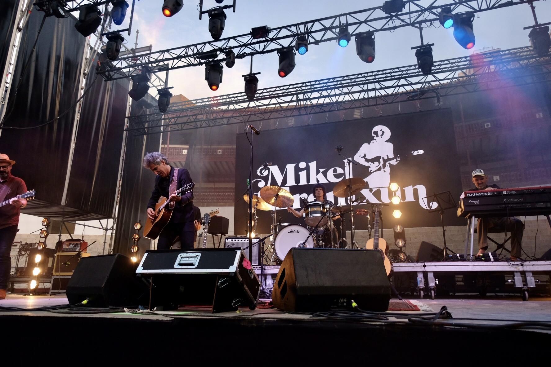 Mikel Erentxun, en concierto en el Brisa Festival.