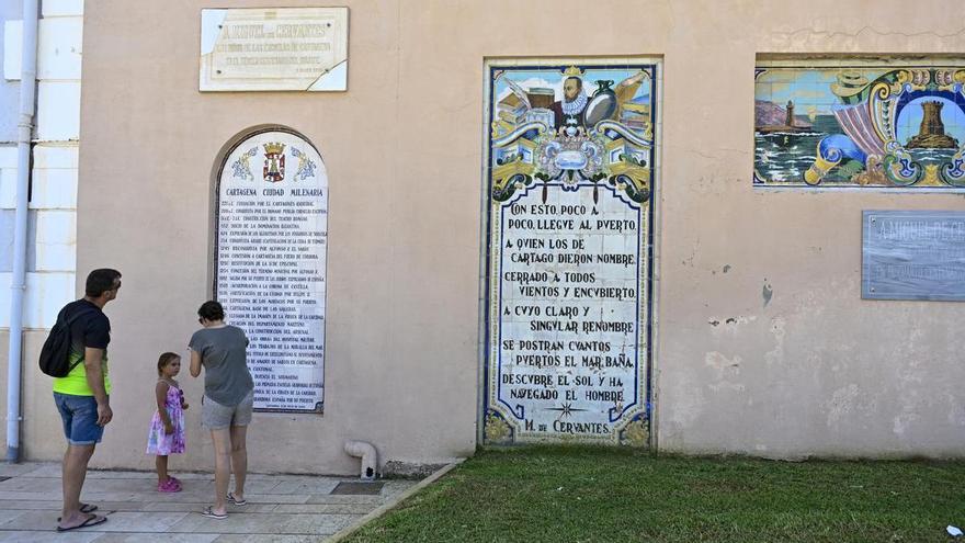 Un &#039;singular&#039; error en el mosaico que decora la Plaza del Ayuntamiento de Cartagena