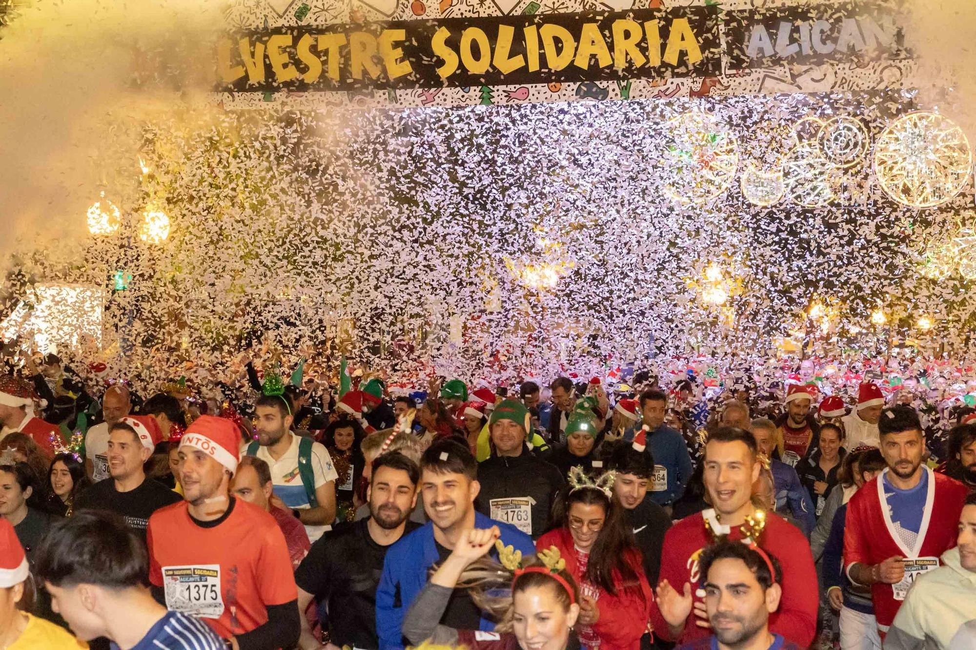 La San Silvestre de Alicante llena de colorido la ciudad