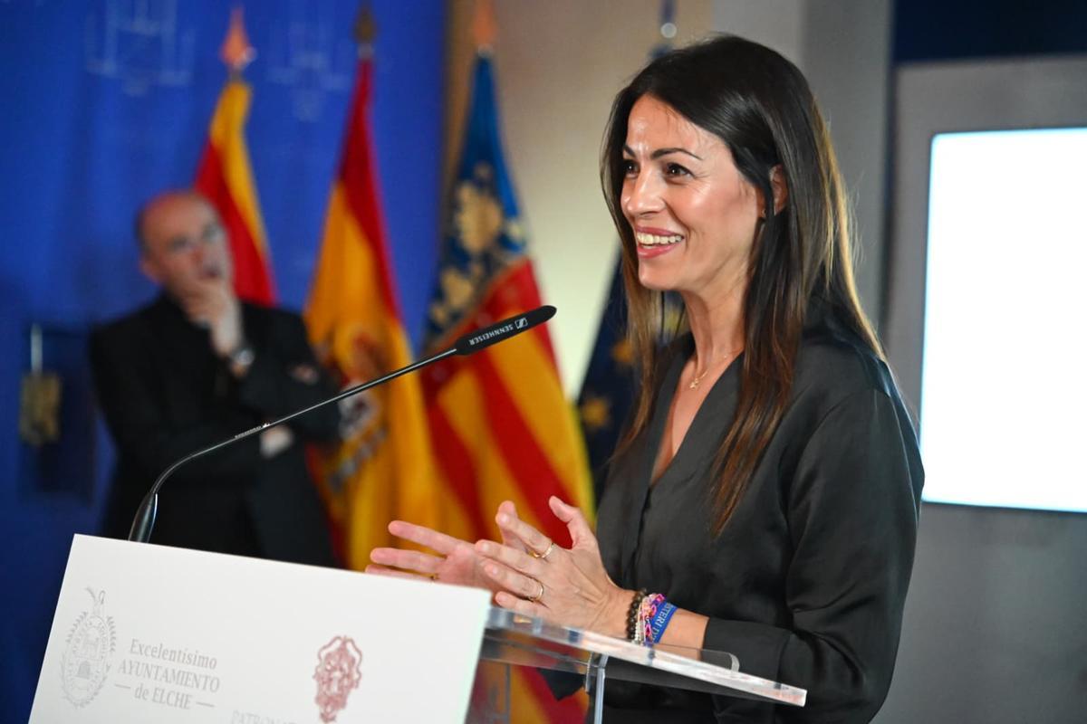 La edil Irene Ruiz destacó la responsabilidad y orgullo de los ilicitanos por haber preservado el Misteri d'Elx
