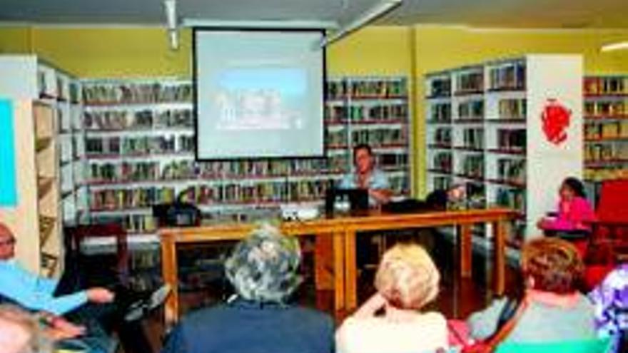 Carlos Olles vuelve a visitar la biblioteca