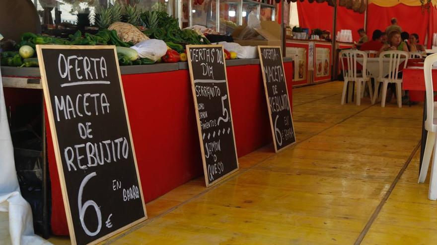 Comer y beber en la Feria de Córdoba es igual o más caro que en la de Sevilla