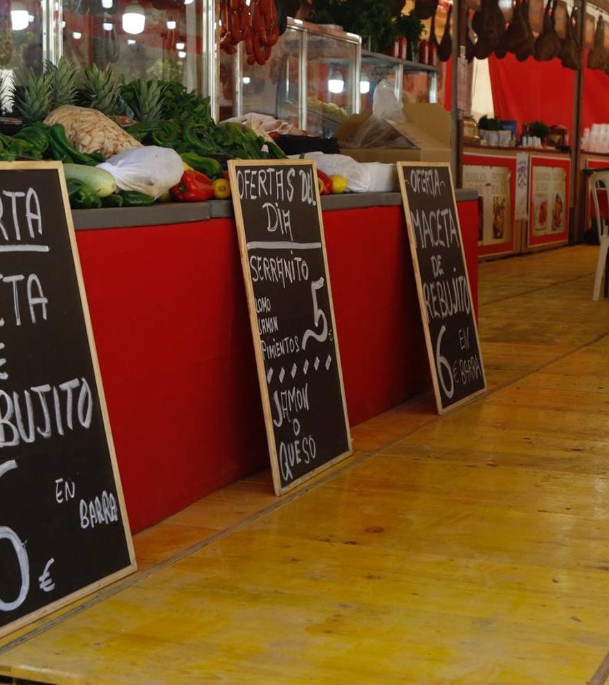Comer y beber en la Feria de Córdoba es igual o más caro que en la de Sevilla