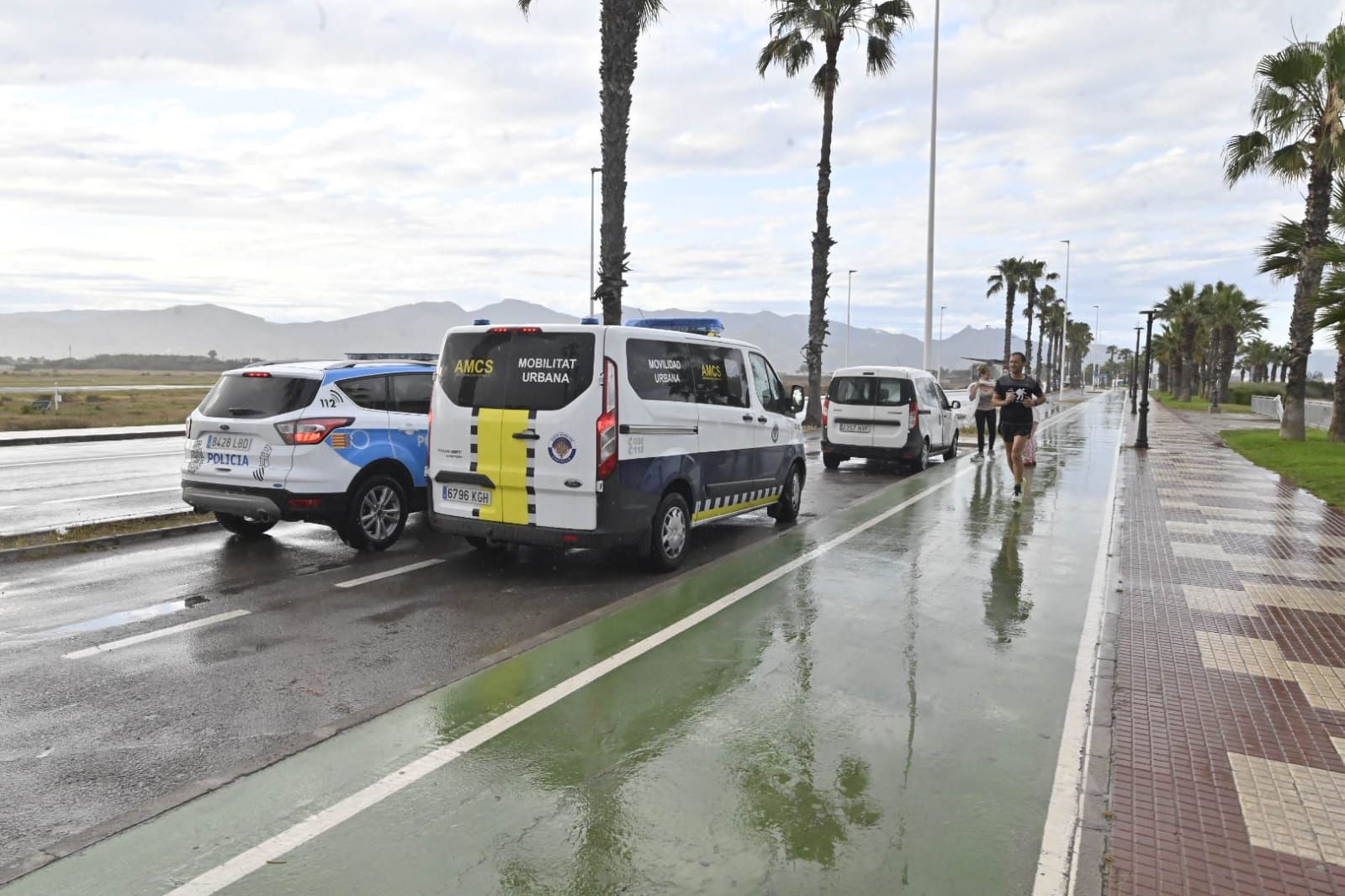 Imágenes de las playas de Castelló, cerradas para evitar aglomeraciones.