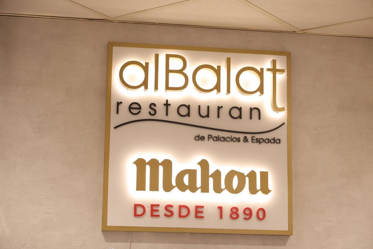 El cacereño Manuel Espada, copropietario del restaurante Albalat, se despide después de toda una vida entre fogones