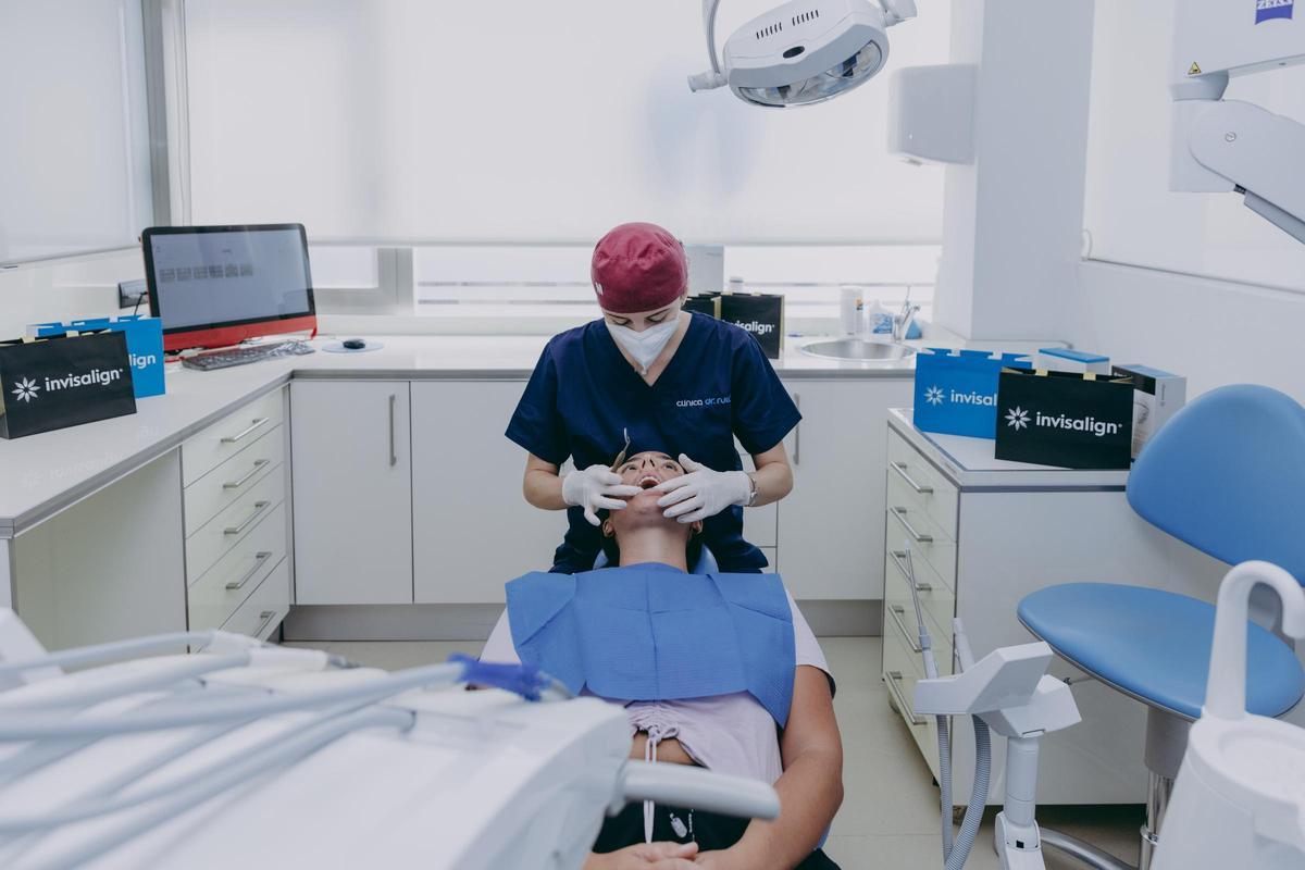 En la Clínica Dr. Rull utilizan Invisalign para adultos y niños.
