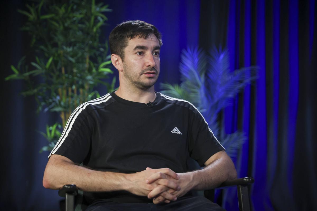 Albert Bermúdez, imitador del Què t'hi jugues!, visitó la redacción de SPORT