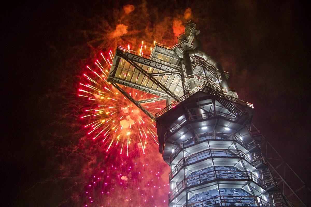 Fuegos artificiales junto al Horno Alto.