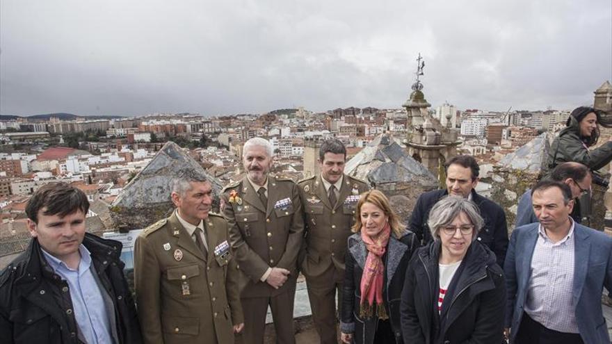 La torre de las Cigüeñas de Cáceres roza el millar de peticiones de visita en su apertura