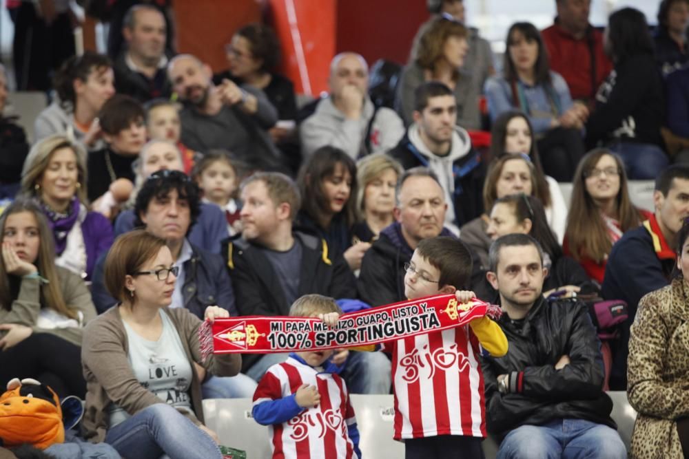 Partido benéfico entre exjugadores del Sporting y del Oviedo en favor de la Asociación Adansi