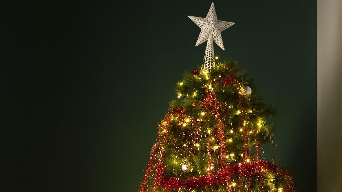 El inventazo para no tener que desenchufar las luces del árbol de Navidad cada noche.