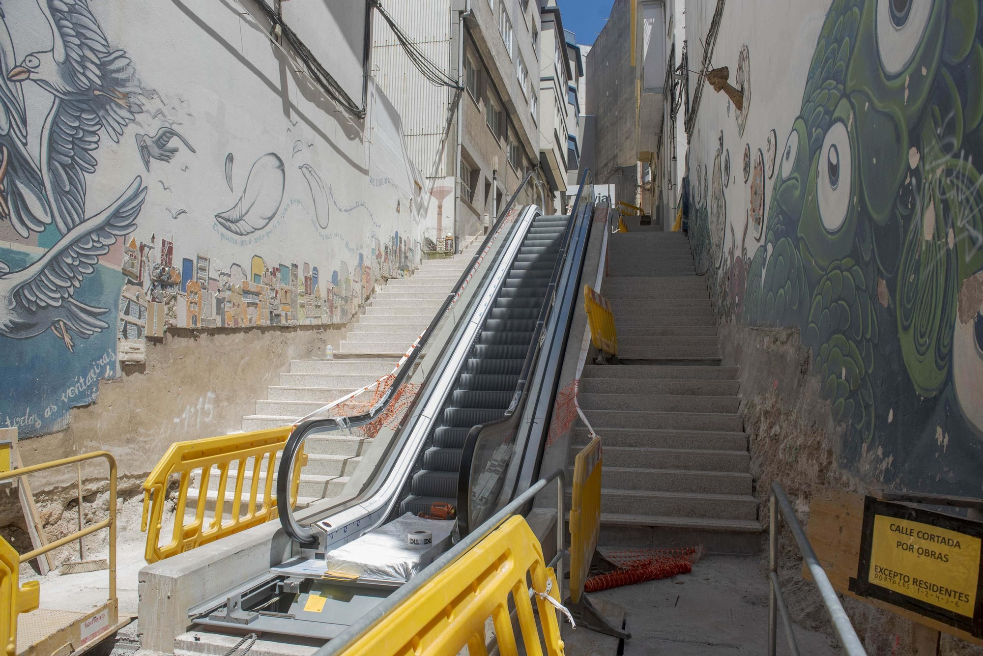 Instalación de escaleras mecánicas en Adelaida Muro