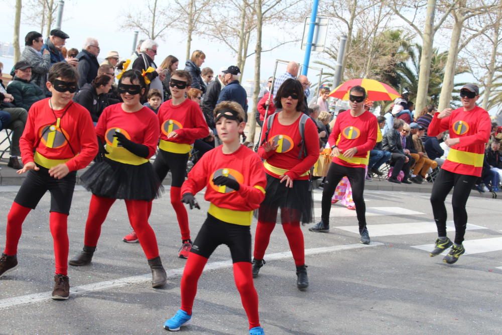 Roses viu un carnaval pletòric de gent i bon temps