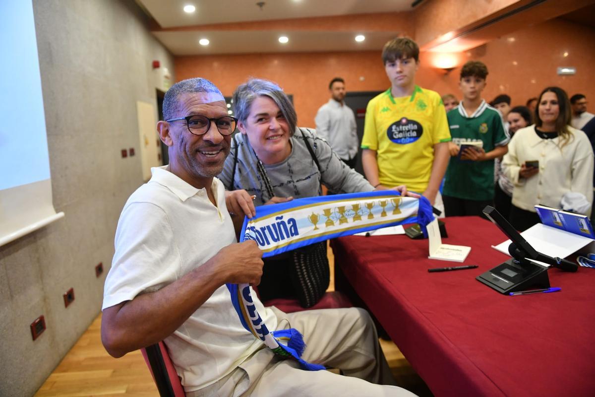 Djalminha presenta su libro en A Coruña Djalminha presenta su libro en A Coruña
