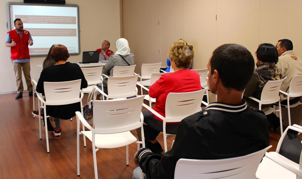 Más de 70 familias de Córdoba reciben apoyo de Cruz Roja frente a la pobreza energética.