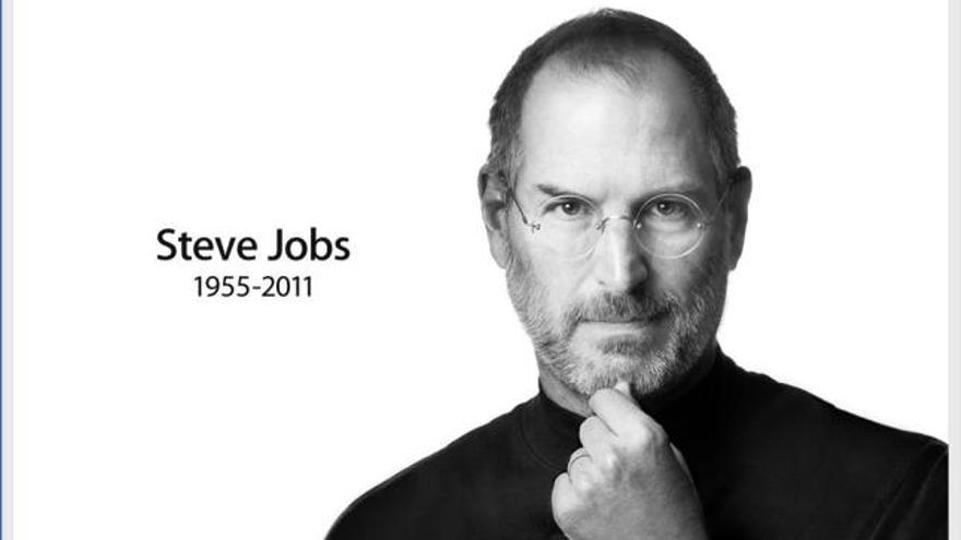 Reproducción de la página principal www.apple.com en la que aparece una fotografía del fundador de la compañia, Steve Jobs, como un homenaje después de que se conociera la noticia de su muerte aye, en Los Ángeles, California (EE.UU.).