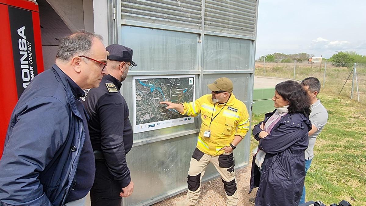 Visita esta mañana a la zona afectada del Turia por el incendio de anoche en Riba-roja.
