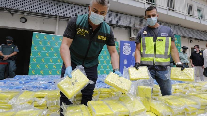 Caen otros seis narcos tras confiscar 1.300 kilos más de cocaína oculta dentro de rocas