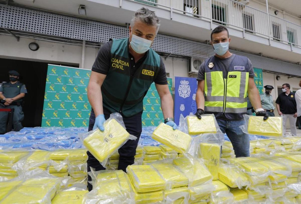 Imagen de archivo de una incautación de 3.800 kilos de cocaína en el Puerto de València durante el estado de alarma, en abril de 2020.