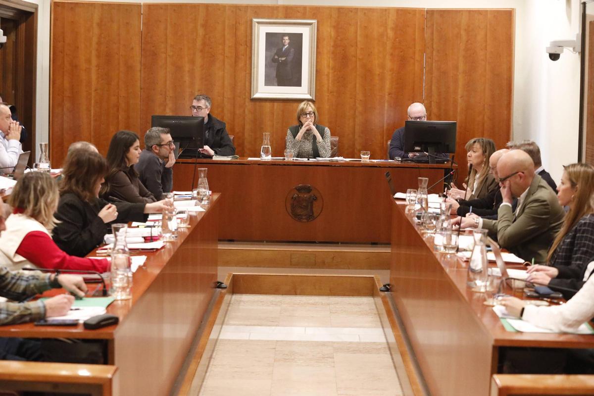 Un momento del Pleno este viernes, presidido por la alcaldesa, Mariví Monteserín.