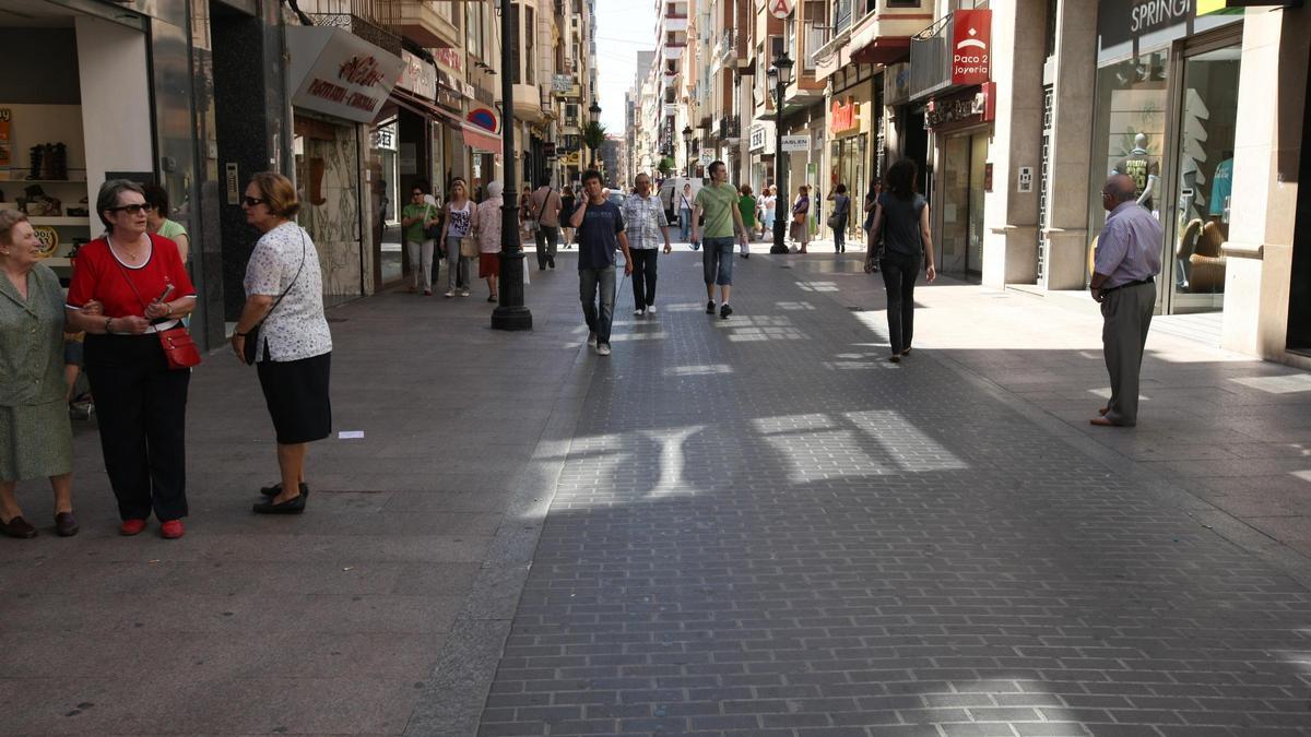 Imagen de archivo de una calle comercial de Castelló.