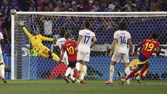 Lamine Yamal va marcar un gol fabulós contra França en les semifinals de l’Eurocopa 2024, un partit que Espanya va guanyar per 2-1. | ANNA SZILAGYI / EFE