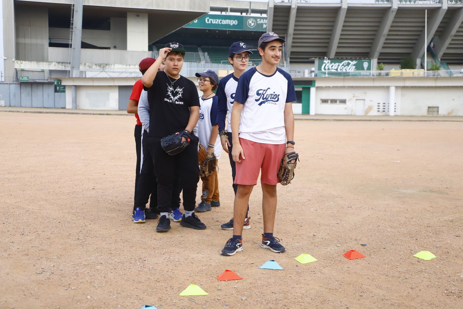 El béisbol une a cordobeses y migrantes en el club Kyrios