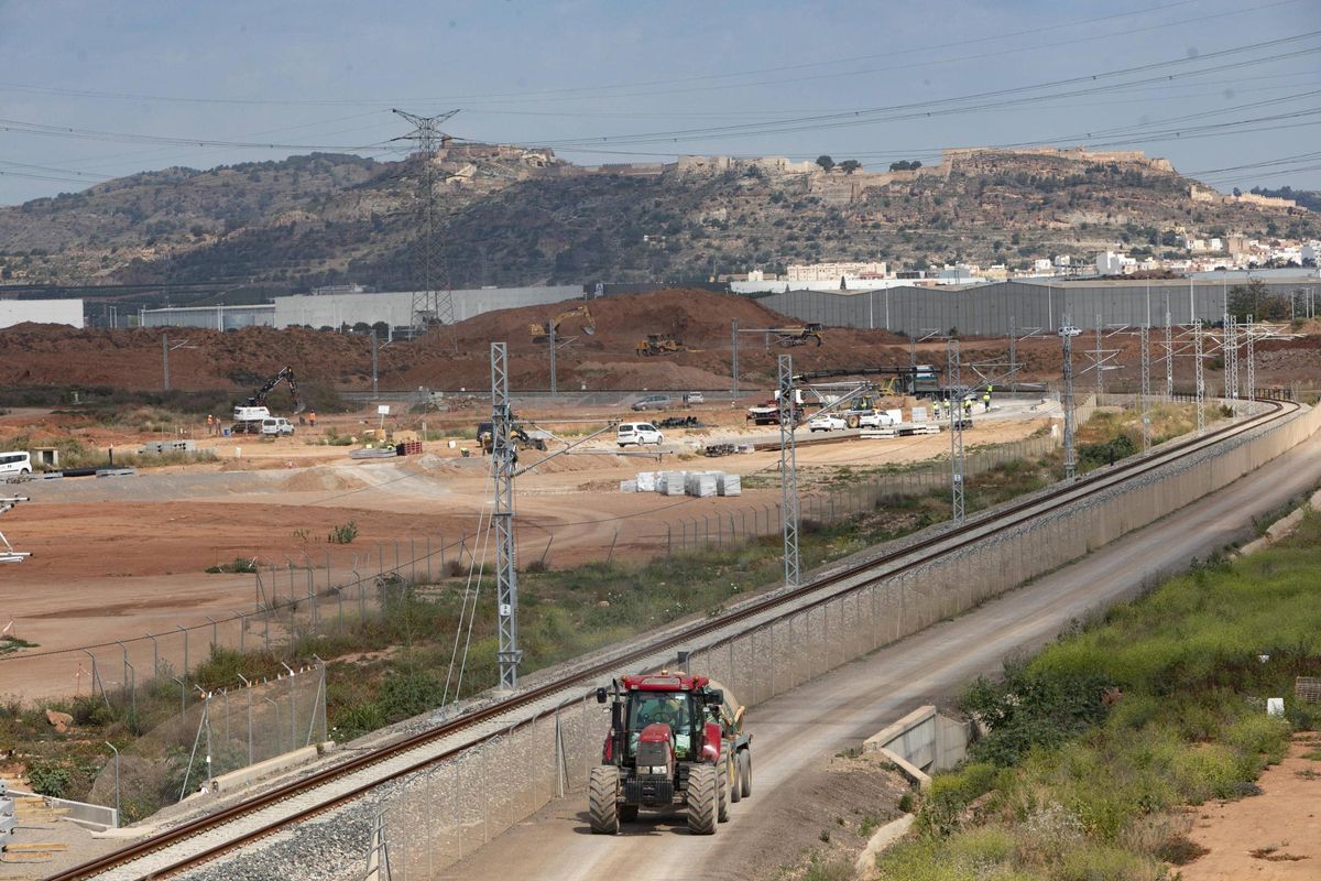 Obras en el acceso ferroviario de Parc Sagunt II al recinto marítimo.