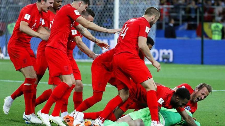 Inglaterra supera un duelo con intensidad