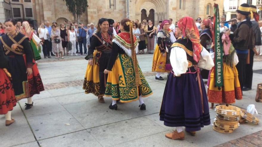 La Morana lleva el folclore tradicional a las calles