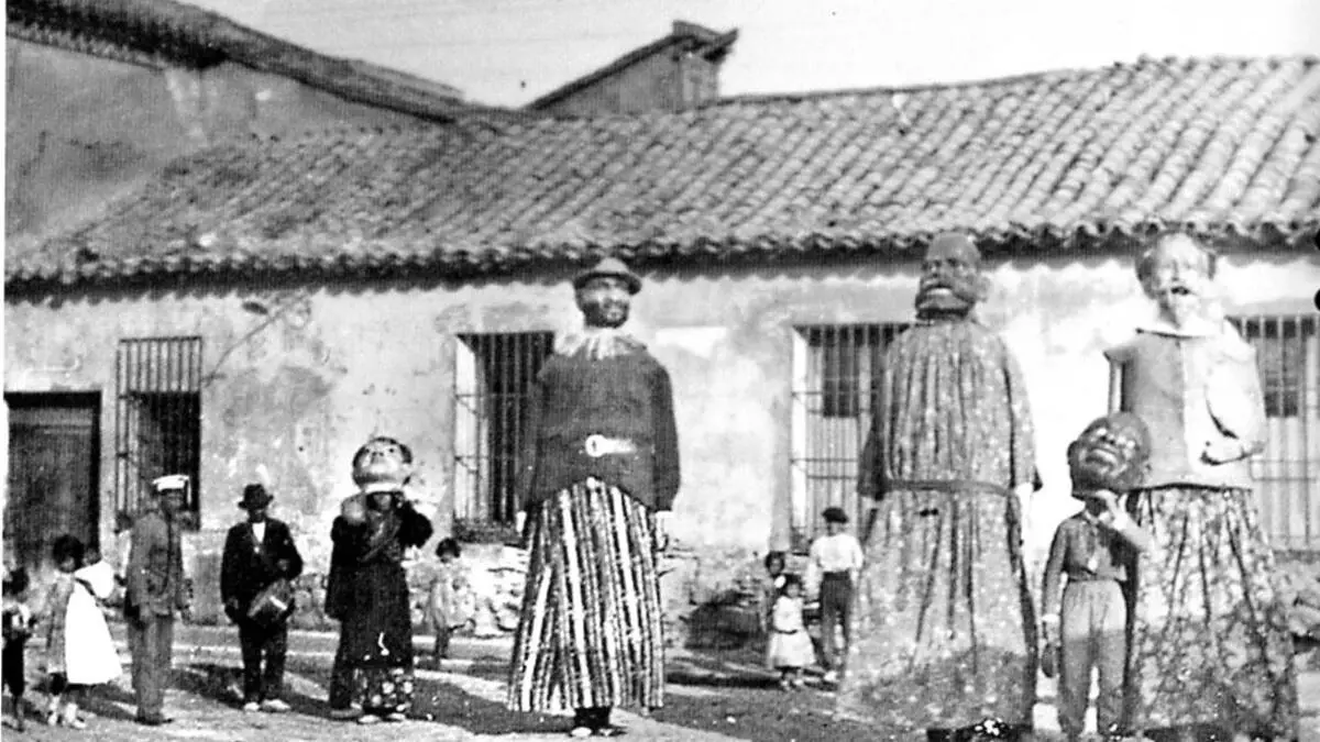 Los míticos gigantes y cabezudos son una de las tradiciones "más ancestrales" de España: este es su origen y vínculo con Alcalá de Henares