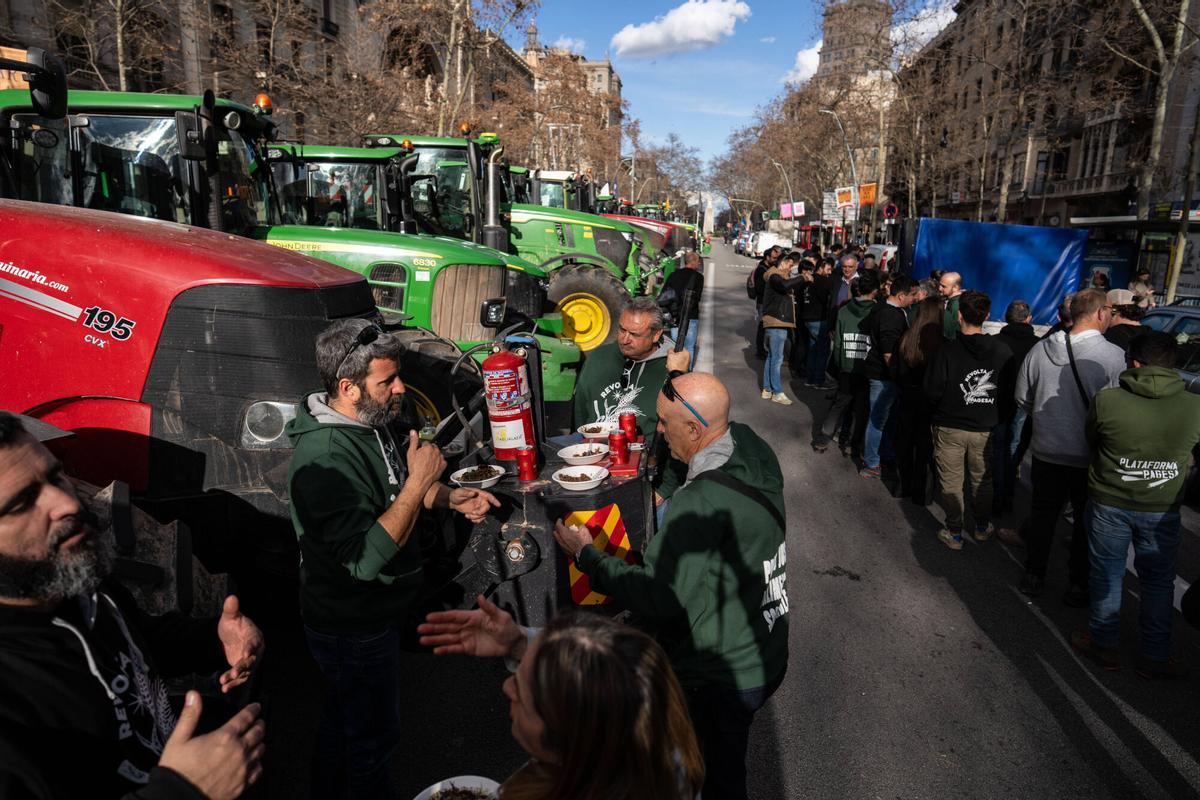 Tractorada en el centro de Barcelona, este viernes.