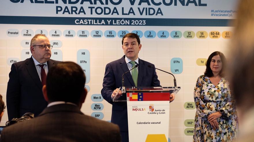 Mañueco asegura que Castilla y León tendrá el calendario de vacunas “más completo de toda España”