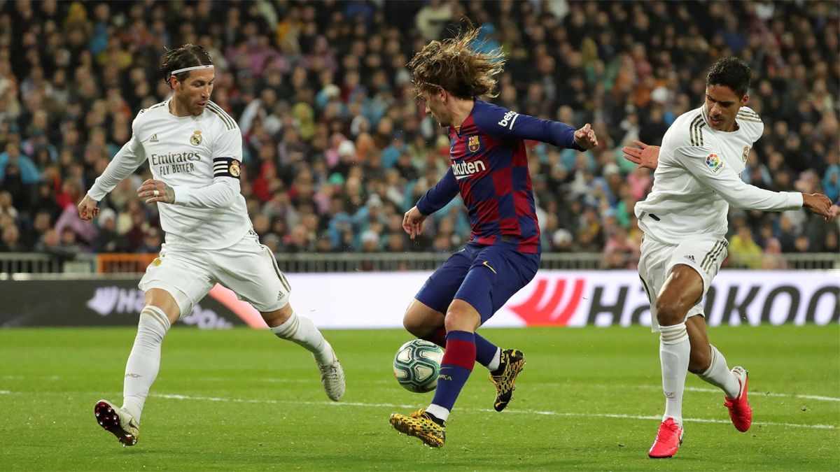 Sergio Ramos y Varane, en el clásico de la temporada pasada