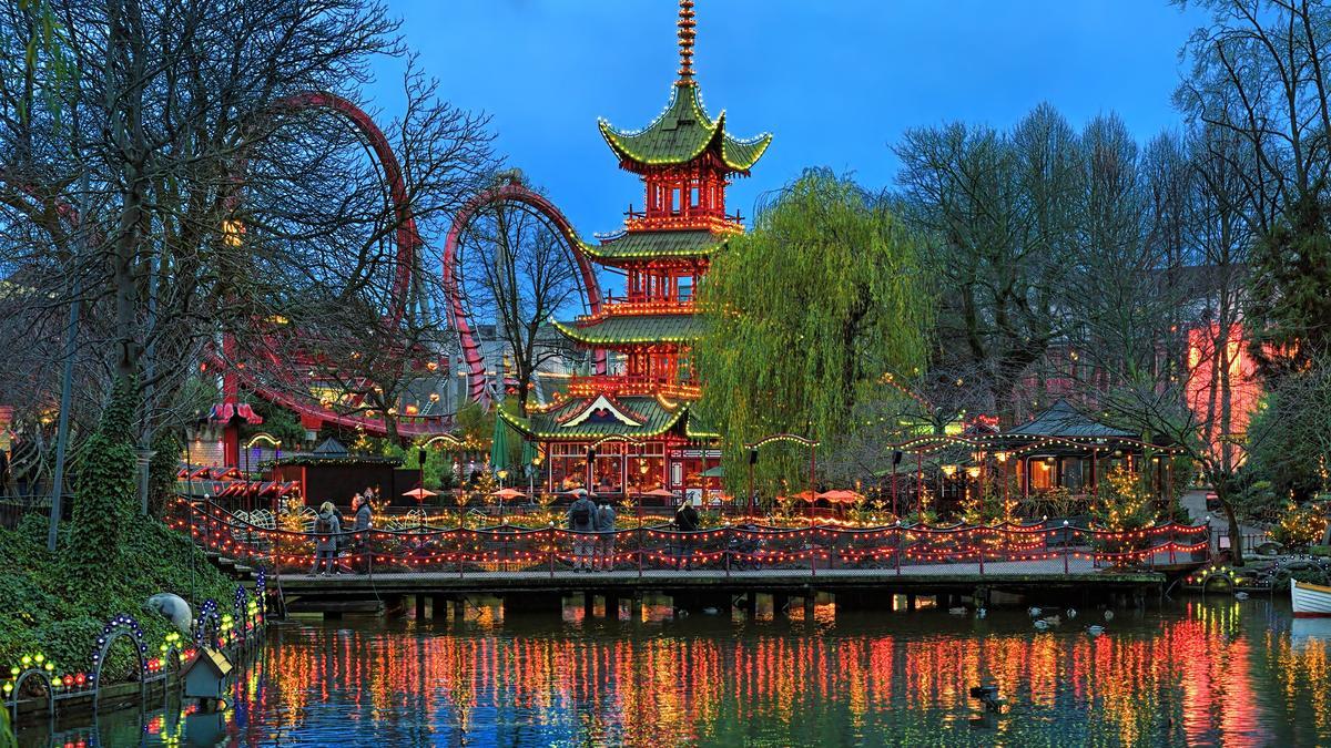 Abrimos las puertas de Tívoli: un paseo por el parque de atracciones más antiguo del mundo