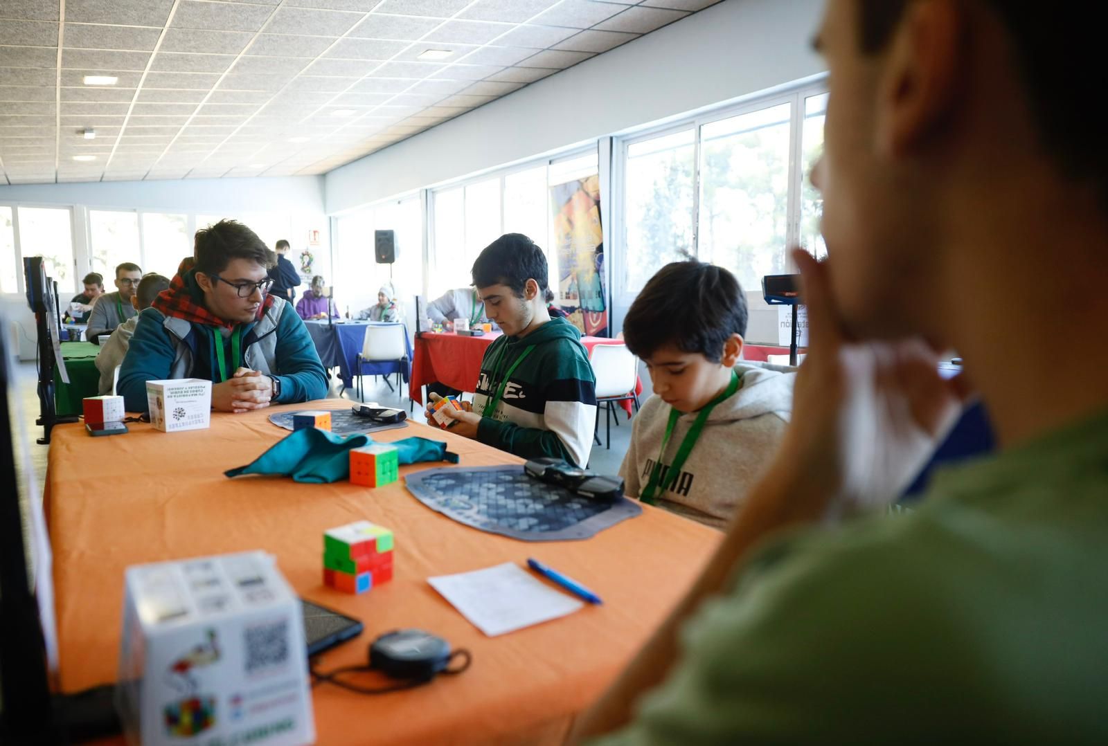 Zaragoza busca a su maestro en la competición de resolver cubos de Rubik