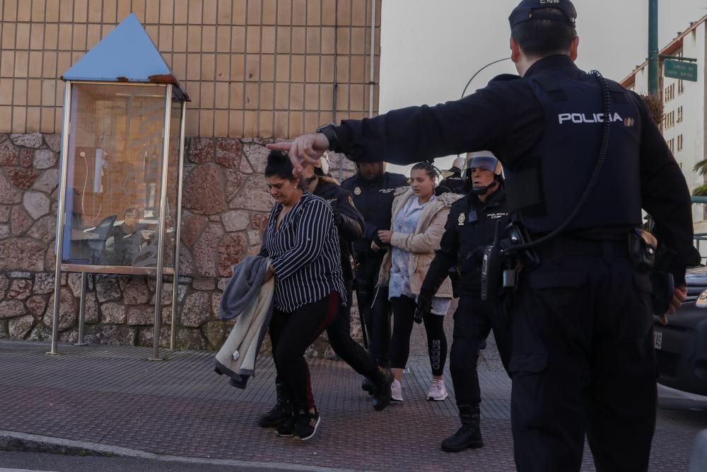 Despliegue policial en Avilés: Veinte agentes detienen a cuatro personas en una operación antidroga
