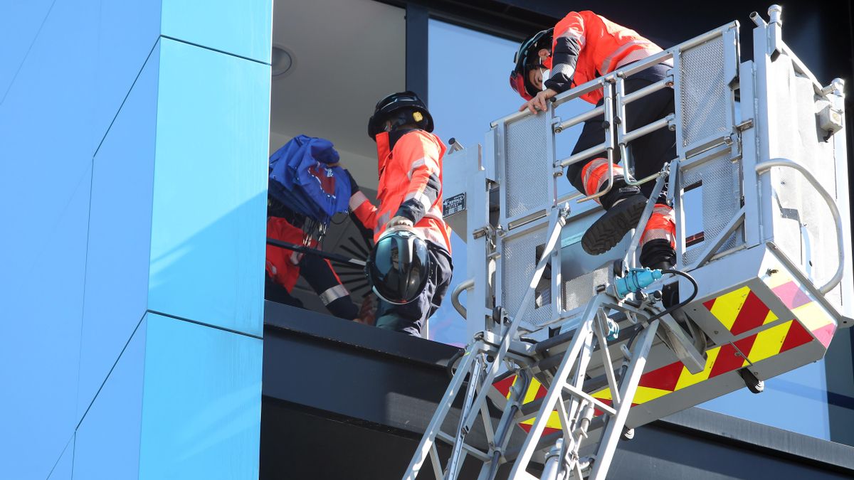 Sorpresa de los bomberos a los niños ingresados en el Cunqueiro