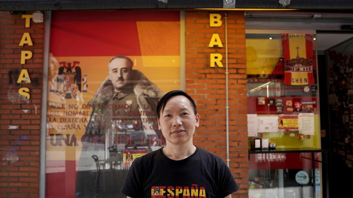 CHINO FACHA MADRID | En el bar del ‘Chino facha’ de Usera: «Hay libertad de expresión, Franco es historia y con él España estaba más unida»