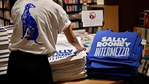 Material promocional del nuevo libro de Sally Rooney en la librería Waterstones de Piccadilly, en Londres.