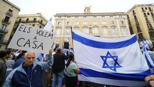 Protesta en apoyo de Israel en la plaza de Sant Jaume de Barcelona