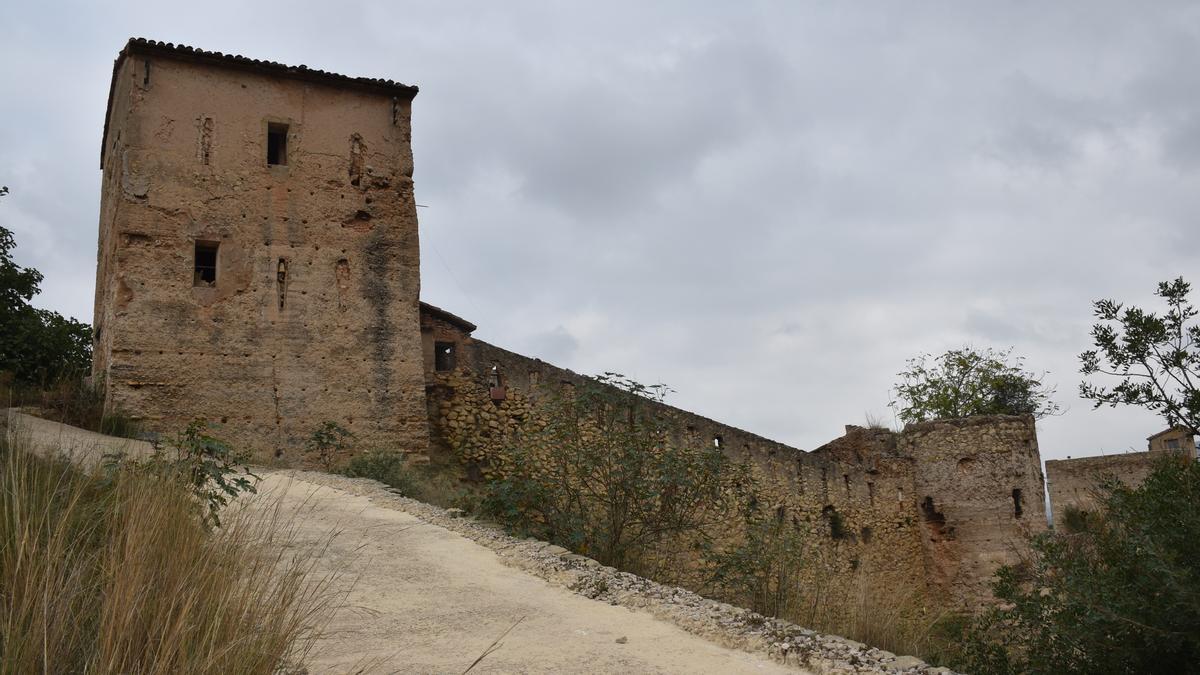Torreón en la muralla de Levante en Xàtiva.