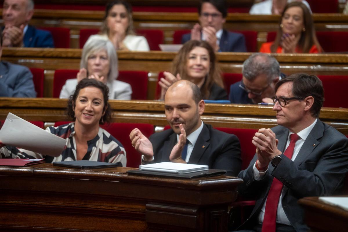 Barcelona 02/06/2026 Política. Salvador Illa,presidente de la Generalitat,Alícia Romero,consellera de Economía y Finanzas,durante la sesión plenaria de aprobación de los presupuestos de la Generalitat de Catalunya,Albert Dalmau,conseller de presidencia y Salvador Illa,president de la Generalitat de en la sesión plenaria de aprobación e los presupuestos de 2026. AUTOR: JORDI OTIX
