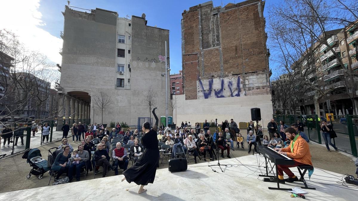 Neixen els jardinets el Talia, on un home va ballar 10 dies sense parar