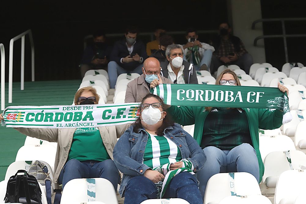 Aficionados asistentes al encuentro Córdoba CF-Cádiz B