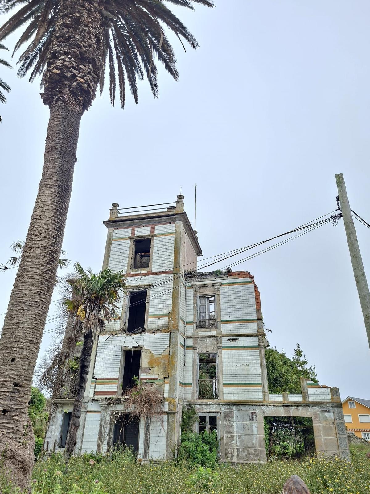 En imágenes: Estado actual de la Torre de Valdepares, en El Franco