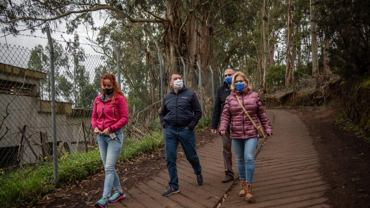 Bermúdez visita el campamento de Las Raíces